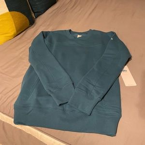 Alo Yoga Mens NWT Base Sweatshirt in Mineral, size Small